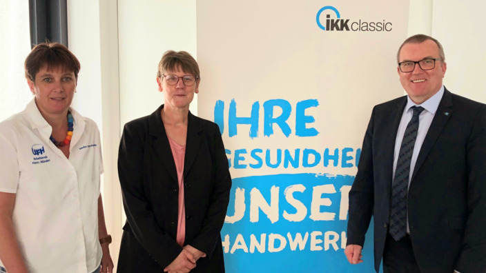 hinten: Markus Schrader und Andreas Plate von der IKK classic<br/>vorne: Christina Boyksen, Kristina Knop und Wolfgang Werner von der Viebrockhaus AG