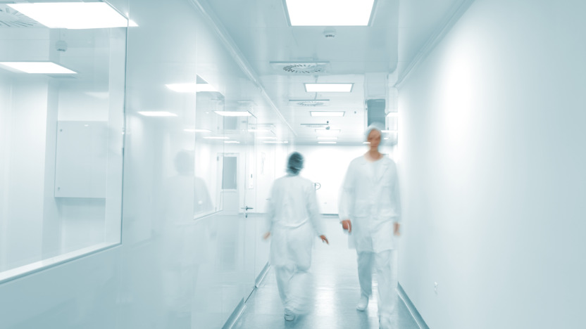 Ärzte in einem Krankenhausflur